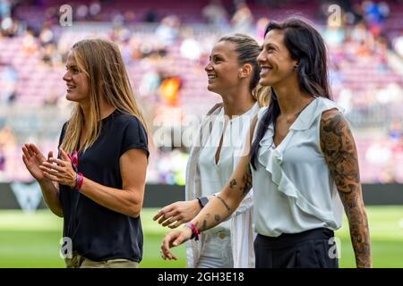 BARCELLONA - AGO 29: Paredes, Panos e Jenni Hermoso celebrano il trofeo della Women's Champions League prima della partita la Liga tra il FC Barcelona AN Foto Stock