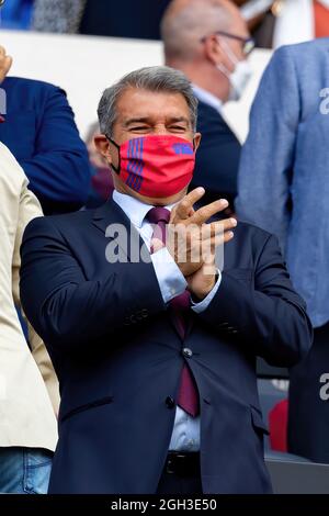 BARCELLONA - AGO 29: il presidente Joan Laporta durante la partita la Liga tra il FC Barcelona e Getafe CF de Futbol allo stadio Camp Nou il prossimo agosto Foto Stock
