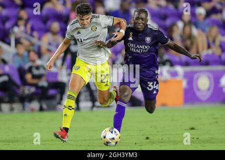 Orlando, Florida, Stati Uniti. 4 settembre 2021: Il centrocampista di Orlando City JOEY DEZART (34) compete per la palla contro Columbus Crew in avanti MIGUEL BERRY (27) durante la prima metà della partita di calcio Orlando City vs Columbus Crew all'Explororia Stadium di Orlando, Florida, il 4 settembre 2021. (Credit Image: © Cory Knowlton/ZUMA Press Wire) Credit: ZUMA Press, Inc./Alamy Live News Foto Stock