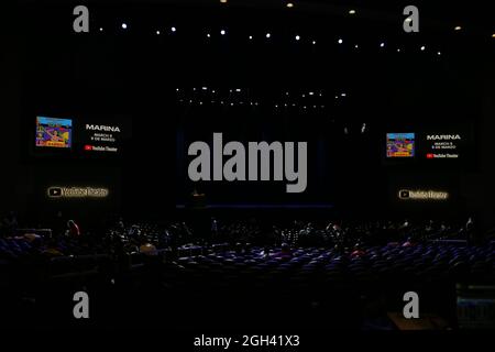 Vista sul palco interno del teatro YouTube al SoFi Stadium venerdì 3 settembre 2021, a Inglewood, California (Jevone Moore/immagine dello Sport) Foto Stock