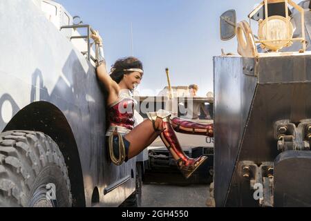 Gal GADOT in WONDER WOMAN 1984 (2020), diretto da PATTY JENKINS. CREDITO: DC ENTERTAINMENT/WARNER BROS. / Album Foto Stock