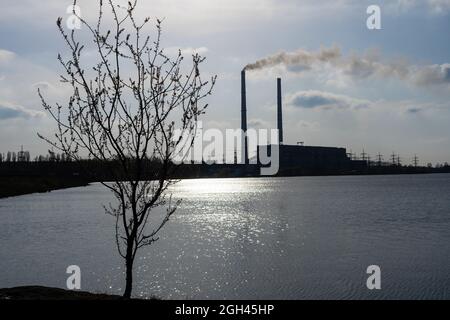 Ladizhin, Vinnytsia, Ucraina, 2 maggio 2021: Centrale idroelettrica HES situata Foto Stock