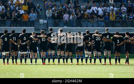 Perth, Australia. 5 settembre 2021; Optus Stadium, Perth, Australia: Bledisloe Cup International lrugby, Australia versus New Zealand; New Zealand giocatori si allineano per il National Antherm Credit: Action Plus Sports Images/Alamy Live News Foto Stock