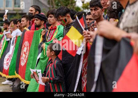 Bruxelles, Belgio - 18 agosto. 2021. Poche centinaia di persone si sono riunite presso la sede centrale della Commissione europea per protestare contro l'attuale situazione in Afghanistan. Foto Stock