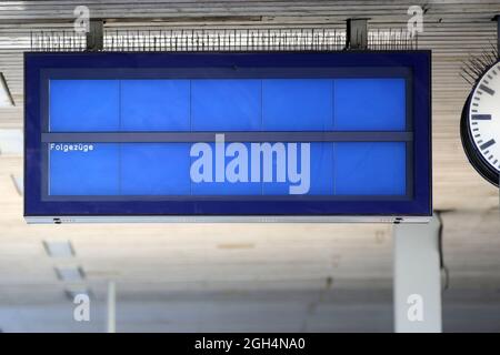Amburgo, Germania. 05 settembre 2021. Presso la stazione Altona è possibile vedere una scheda vuota. Il sindacato dei macchinisti GDL ha invitato i suoi membri a colpire la Deutsche Bahn. Credit: Bodo Marks/dpa/Alamy Live News Foto Stock