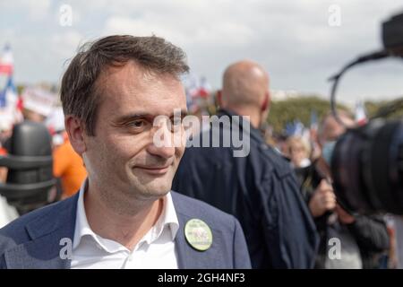 Parigi, Francia. 4 settembre 2021. Ritratto du leader du parti nazionaliste franca Les Patriotes Florian Philippot durante la manifestazione. Foto Stock