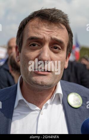 Parigi, Francia. 4 settembre 2021. Ritratto du leader du parti nazionaliste franca Les Patriotes Florian Philippot durante la manifestazione. Foto Stock