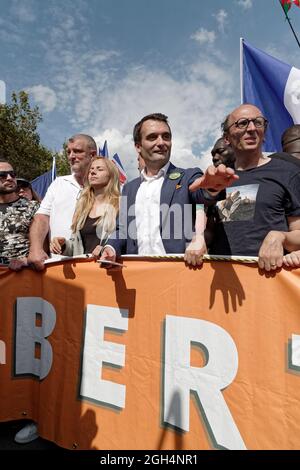 Parigi, Francia. 4 settembre 2021. Dimostrazione contro le ultime misure sanitarie imposte dal governo, come l'estensione del pass sanitario. Foto Stock