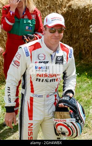 Sir Chris Hoy si è schiantato mentre ha partecipato a un evento cronometrato di salita al Goodwood Festival of Speed alla guida di un'auto da corsa Nissan Nismo di alta potenza Foto Stock