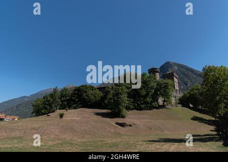 Il castello di Fénis, situato nel comune omonimo, è uno dei più famosi manieri medievali della Valle d'Aosta. Conosciuto per il suo sceni Foto Stock