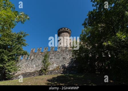 Il castello di Fénis, situato nel comune omonimo, è uno dei più famosi manieri medievali della Valle d'Aosta. Conosciuto per il suo sceni Foto Stock