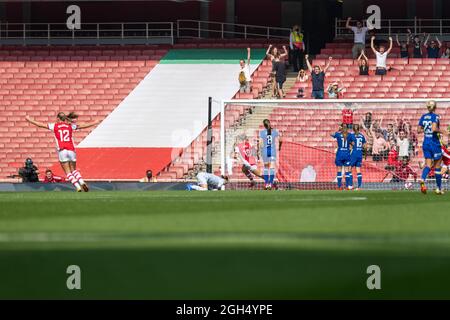 Londra, Regno Unito. 05 settembre 2021. Vivianne Miedema (11 Arsenal) segna il primo gol dell'Arsenal durante la partita Barclays fa Womens Super League tra Arsenal e Chelsea all'Emirates Stadium, a Londra, Inghilterra. Credit: SPP Sport Press Photo. /Alamy Live News Foto Stock