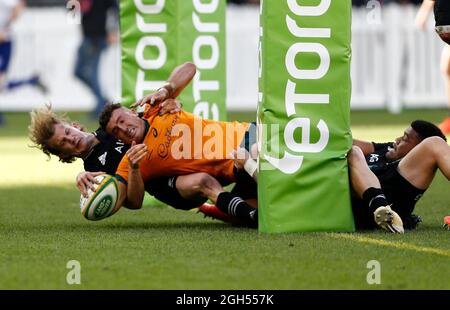 5 settembre 2021; Optus Stadium, Perth, Australia: Bledisloe Cup International rugby, Australia versus New Zealand; Tom Banks of the Australian Wallabies segna una prova sotto i posti durante la seconda metà Foto Stock