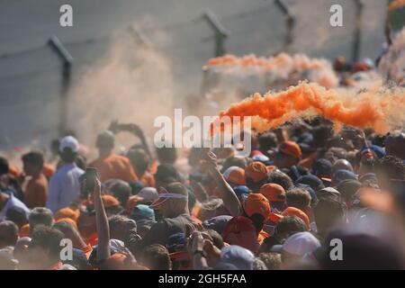 Zandvoort, Paesi Bassi. 05 settembre 2021. Motorsport: Campionato del mondo di Formula 1, Gran Premio d'Olanda, gara. Grandi tribune alla gara di Zandvoort. Credit: Hasan Bratic/dpa/Alamy Live News Foto Stock