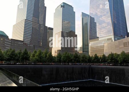 L'8 agosto 2017, New York City, USA, il National September 11 Memorial è un monumento commemorativo a New York City che commemora gli attacchi del 11 settembre 2001 Foto Stock