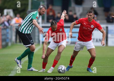 Tre Mitford di Brackley Town in azione durante la partita Vanarama National League North tra Blyth Spartans AFC e Brackley Town a Croft Park, Blyth sabato 4 settembre 2021. (Credit: Will Matthews | MI News) Credit: MI News & Sport /Alamy Live News Foto Stock
