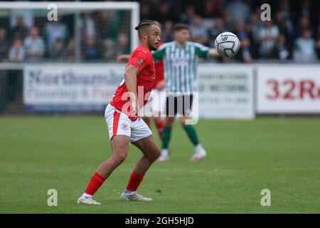 Tre Mitford di Brackley Town in azione durante la partita Vanarama National League North tra Blyth Spartans AFC e Brackley Town a Croft Park, Blyth sabato 4 settembre 2021. (Credit: Will Matthews | MI News) Credit: MI News & Sport /Alamy Live News Foto Stock