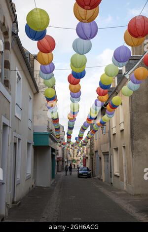 Città storica di Fresnay-sur-Sarthe, Normandia, Francia Foto Stock