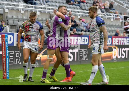 Newcastle, Regno Unito. 05 settembre 2021. Ben Crooks (2) di Hull KR festeggia il suo tentativo di fare 6-4 a Newcastle, Regno Unito il 9/5/2021. (Foto di Simon Whitehead/News Images/Sipa USA) Credit: Sipa USA/Alamy Live News Foto Stock