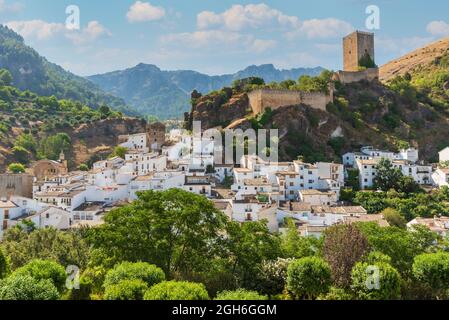 Città di Cazorla con il suo Castello della Yedra o anche chiamato di quattro angoli. Foto Stock