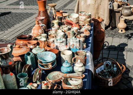 Sibiu City, Romania - 05 settembre 2021. Tradizionale mercato rumeno della ceramica artigianale alla fiera vasai di Sibiu, Romania Foto Stock