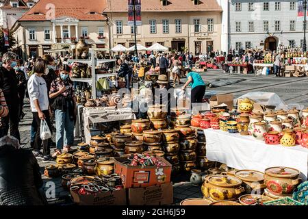 Sibiu City, Romania - 05 settembre 2021. Tradizionale mercato rumeno della ceramica artigianale alla fiera vasai di Sibiu, Romania Foto Stock
