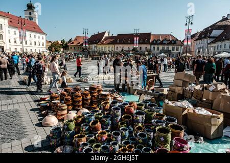 Sibiu City, Romania - 05 settembre 2021. Tradizionale mercato rumeno della ceramica artigianale alla fiera vasai di Sibiu, Romania Foto Stock