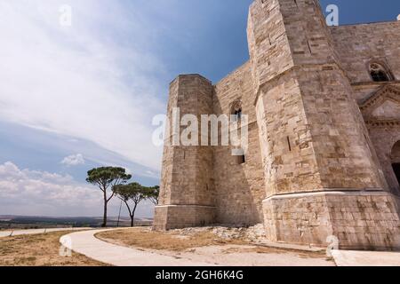 Andria, Italia - 18 giugno 2021: Dettaglio di Castel del Monte di Federico II di Svevia in Puglia senza nessuno Foto Stock