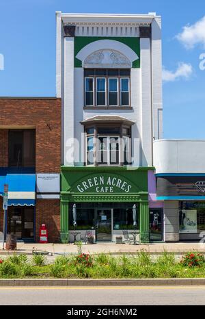 OLEAN, NY, USA-14 AGOSTO 2021: Green Acres Cafe, in centro. Foto Stock