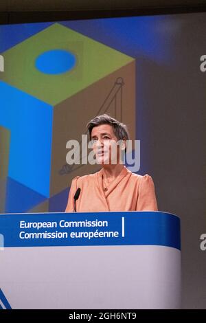 Conferenza stampa del vicepresidente esecutivo Margethe Vestager e del commissario Breton sul piano d'azione sulle sinergie tra le industrie civili, spaziali e della difesa. Bruxelles. Foto Stock