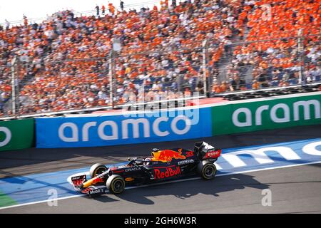 33 VERSTAPPEN Max (nld), Red Bull Racing Honda RB16B, in azione durante la Formula 1 Heineken Gran Premio d'Olanda 2021, 13° round del FIA Formula uno World Championship 2021 dal 3 al 5 settembre 2021 sul circuito di Zandvoort, a Zandvoort, Olanda - Photo DPPI Foto Stock