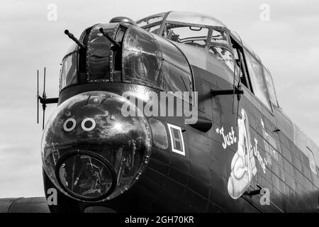 Avro Lancaster Bomber 'Just Jane' NX611, del tipo utilizzato dai Dambusters che portavano la 'bomba rimbalzante' Foto Stock