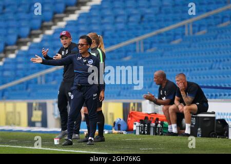 Brighton e Hove, Regno Unito. 05 settembre 2021. Brighton & Hove Albion manaber, Hope Powell durante la partita fa Women's Super League 1 tra Brighton & Hove Albion Women e West Ham United Women all'American Express Community Stadium di Brighton and Hove, Inghilterra, il 5 settembre 2021. Foto di Carlton Myrie. Solo per uso editoriale, licenza richiesta per uso commerciale. Nessun utilizzo nelle scommesse, nei giochi o nelle pubblicazioni di un singolo club/campionato/giocatore. Credit: UK Sports Pics Ltd/Alamy Live News Foto Stock