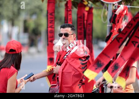 Albania. 05 settembre 2021. Tifosi albanesi durante la Coppa del mondo FIFA Qualifiers , Qatar 2022, partita di calcio tra le squadre nazionali di Albania e Ungheria il 05 settembre 2021 a Elbasan Arena - Albania - Foto Nderim Kaceli Credit: Independent Photo Agency/Alamy Live News Foto Stock