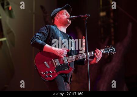 27 AGOSTO - SAN FRANCISCO, CA: Patrick Stump of Fall out Boy suona all'Oracle Park il 27 agosto 2021 a San Francisco, California. Credit: Raymond Ahner/The Photo Access Foto Stock