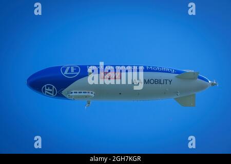 Un aereo che vola sul Lago di Costanza Foto Stock