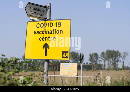 Cartellino giallo per il centro di vaccinazione COVID-19, Kent Foto Stock