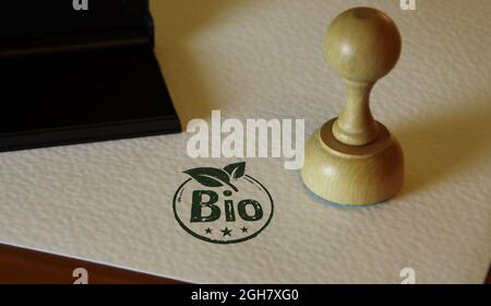 BIO timbro e mano di stampaggio. Ecologia, ambiente, cibo naturale, concetto di dieta biologica e sana. Foto Stock