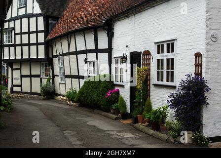 Struttura a graticcio dei primi anni del XVII secolo a Meeting Lane, Alcester, Warwickshire, Regno Unito Foto Stock