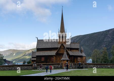 Lomskyrkja - chiesa a doghe in Lom, contea di Innlandet, Norvegia, Europa Foto Stock
