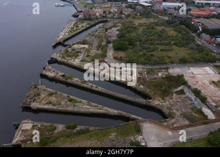 South Shields, Inghilterra, 6 settembre 2021. Una vista aerea del sito Holborn a South Shields. Il South Tyneside Council ha chiesto alla propria autorità di pianificazione di livellare il sito e renderlo sicuro e fattibile per lo sviluppo futuro. I lavori coprono lo sdoganamento del sito, i lavori di terra più importanti, tra cui il riempimento del grande bacino asciutto e la costruzione di nuove strutture lungo il fiume per creare una terra per il successivo sviluppo. Credit: Colin Edwards/Alamy Live News. Foto Stock