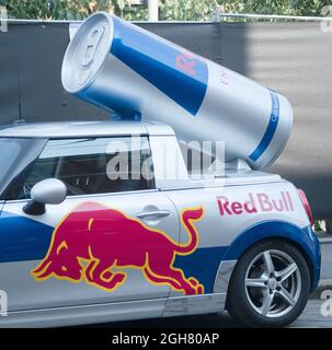 Auto promozionale Red Bull con CAN, Mini Cooper, Milano, Italia Foto Stock