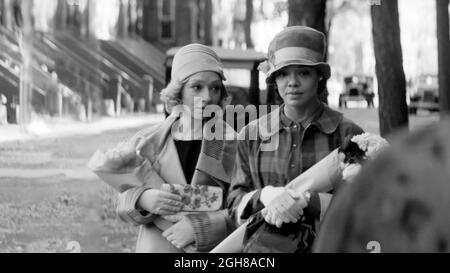 RUTH NEGGA e TESSA THOMPSON IN PASSING (2021), diretto da REBECCA HALL. Credit: Film4 Productions / Album Foto Stock