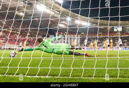 Stoccarda, Germania. 05 settembre 2021. Jonas Hofmann, DFB 23 segna, spara gol, Tor, Treffer, 5-0, David Yurchenko, Armenia 1 nella partita GERMANIA - ARMENIA qualifica per i Campionati del mondo 2022, WM quali, Stagione 2021/2022, 5 settembre 2021 a Stoccarda, Germania. (Armenien) Credit: Peter Schatz/Alamy Live News Foto Stock