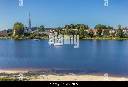 Lipno città e lago Lipno in montagna Sumava, Repubblica Ceca Foto Stock