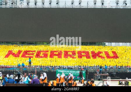 Agosto 22, 2017. Kuala Lumpur, Malesia. Ragazzi malesi che praticano la festa nazionale della Malesia nella zona coloniale all'interno della città di Foto Stock