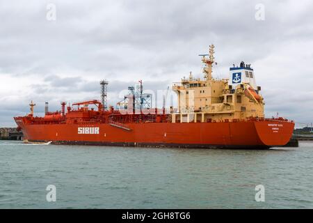 Nave autocisterna LPG Navigator Yauza da Monrovia, Liberia IMO 9761176 ormeggiato accanto alla raffineria di petrolio Fawley a Southampton Water, Hampshire, UK - Sibur Foto Stock