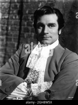 LAURENCE OLIVIER Ritratto come Capitano MacHeath nel BEGGAR'S OPERA 1953 regista PETER BROOK libretto John Gay scrittori Denis Cannan e Christopher Fry musica Arthur Bliss Costume design Georges Wakhevitch Herbert Wilcox Productions / British Lion Film Corporation Foto Stock