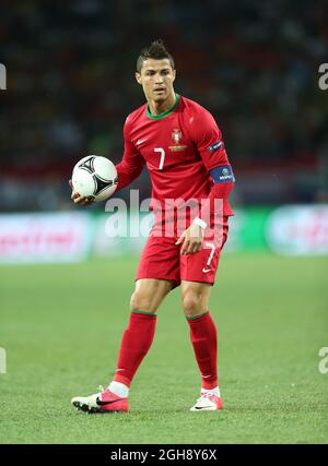 Portugals Cristiano Ronaldo in azione durante l'Euro 2012 Portogallo / Paesi Bassi, Stadio Metalista, Kharkiv, 17 giugno 2012. Foto Stock
