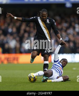 Shaun Wright-Phillips si inchina con Hugo Rodallega di Fulham durante la partita di calcio della Barclays Premier League tra i Queens Park Rangers (QPR) e Fulham alla Loftus Road di Londra, Regno Unito, il 15 dicembre 2012. Foto David KleinSportimage Foto Stock